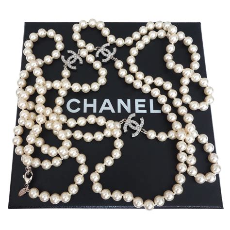 un collier en perle sautoir de coco chanel|le sautoir chanel.